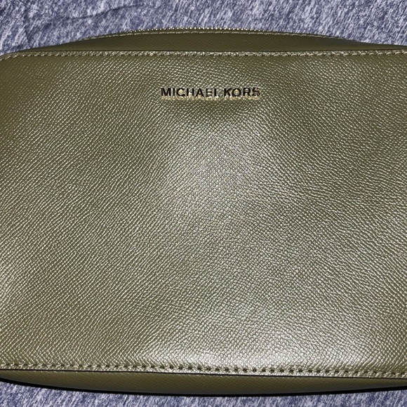 Well kept like new! MK purse forest green - Picture 2 of 6